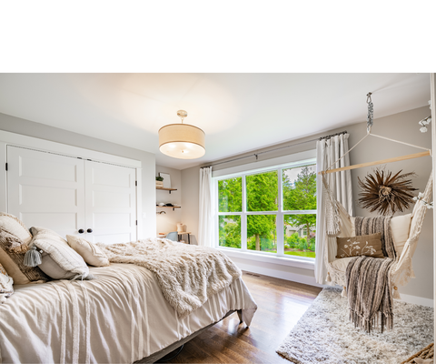 Afbeelding van een slaapkamer, die wit-beige is ingericht